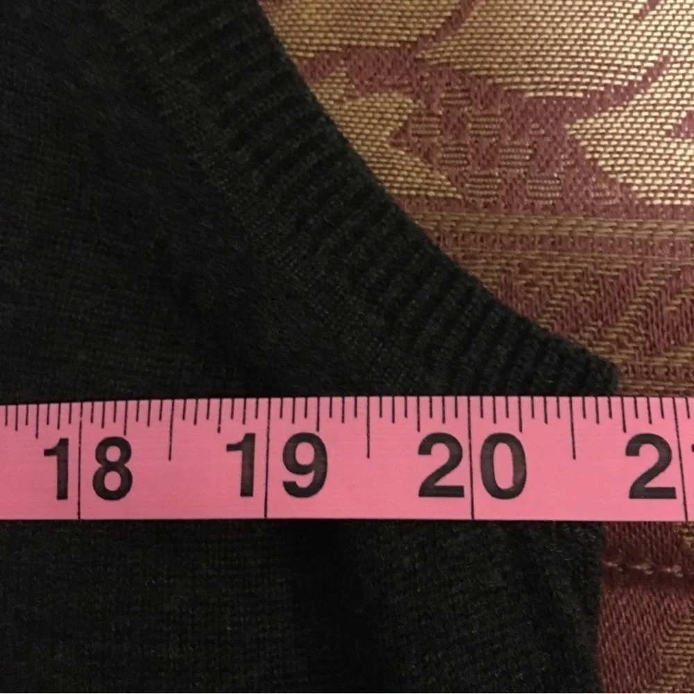 Perry Ellis  Vest Merino Wool in Gray with design Size M